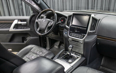 Toyota Land Cruiser 200, 2018 год, 7 298 000 рублей, 11 фотография