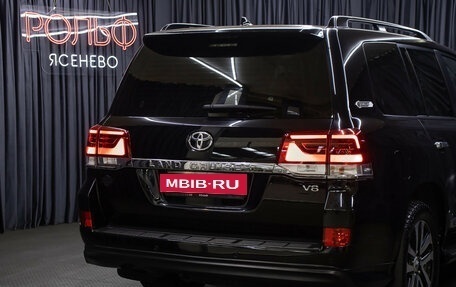 Toyota Land Cruiser 200, 2018 год, 7 298 000 рублей, 26 фотография