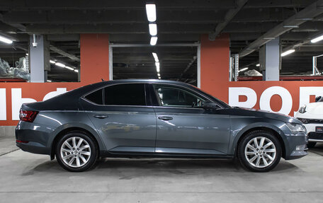 Skoda Superb III рестайлинг, 2018 год, 1 898 000 рублей, 4 фотография