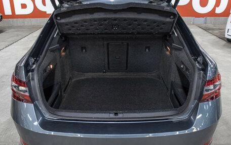 Skoda Superb III рестайлинг, 2018 год, 1 898 000 рублей, 10 фотография