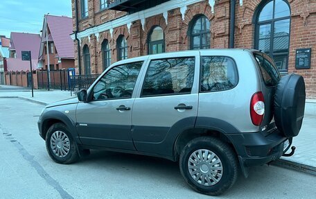 Chevrolet Niva I рестайлинг, 2018 год, 705 000 рублей, 2 фотография