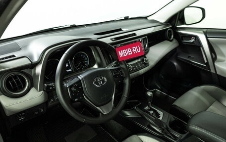 Toyota RAV4, 2016 год, 2 449 700 рублей, 11 фотография