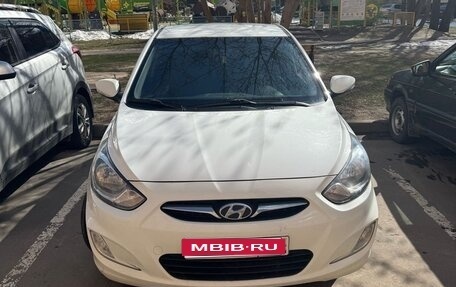 Hyundai Solaris II рестайлинг, 2012 год, 620 000 рублей, 1 фотография