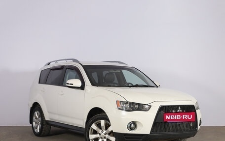 Mitsubishi Outlander III рестайлинг 3, 2010 год, 1 409 000 рублей, 2 фотография