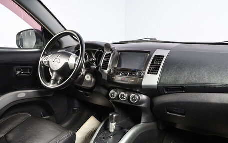 Mitsubishi Outlander III рестайлинг 3, 2010 год, 1 409 000 рублей, 10 фотография