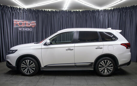 Mitsubishi Outlander III рестайлинг 3, 2018 год, 2 498 000 рублей, 8 фотография