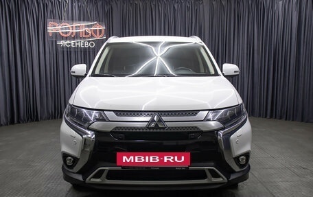 Mitsubishi Outlander III рестайлинг 3, 2018 год, 2 498 000 рублей, 2 фотография