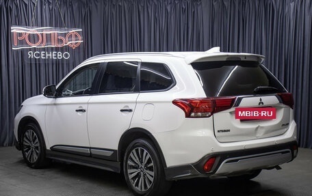 Mitsubishi Outlander III рестайлинг 3, 2018 год, 2 498 000 рублей, 7 фотография