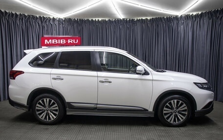 Mitsubishi Outlander III рестайлинг 3, 2018 год, 2 498 000 рублей, 4 фотография