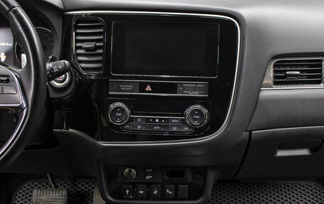 Mitsubishi Outlander III рестайлинг 3, 2018 год, 2 498 000 рублей, 15 фотография