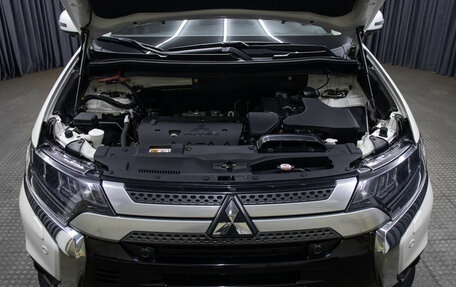 Mitsubishi Outlander III рестайлинг 3, 2018 год, 2 498 000 рублей, 9 фотография