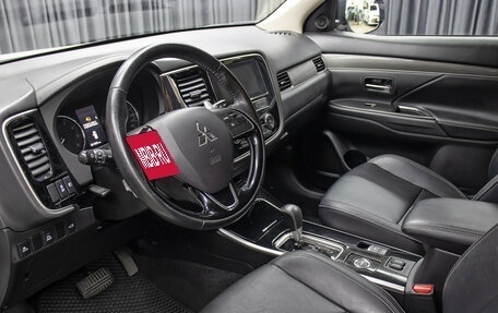 Mitsubishi Outlander III рестайлинг 3, 2018 год, 2 498 000 рублей, 16 фотография