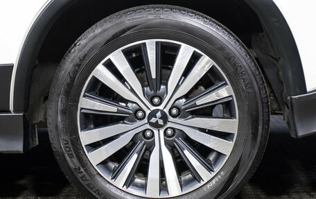 Mitsubishi Outlander III рестайлинг 3, 2018 год, 2 498 000 рублей, 21 фотография