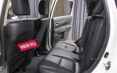 Mitsubishi Outlander III рестайлинг 3, 2018 год, 2 498 000 рублей, 12 фотография