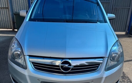 Opel Zafira B, 2011 год, 920 000 рублей, 3 фотография