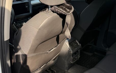 Volkswagen Tiguan II, 2019 год, 2 600 000 рублей, 19 фотография