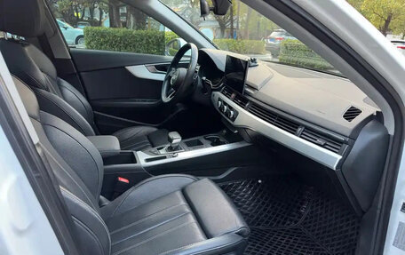 Audi A4, 2022 год, 2 900 000 рублей, 14 фотография