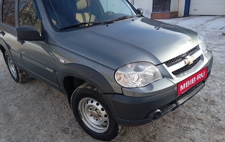 Chevrolet Niva I рестайлинг, 2017 год, 670 000 рублей, 8 фотография