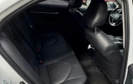 Toyota Camry, 2021 год, 3 200 000 рублей, 2 фотография