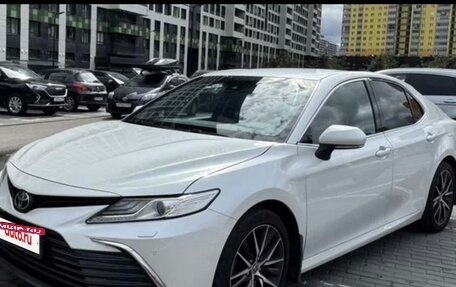 Toyota Camry, 2021 год, 3 200 000 рублей, 9 фотография