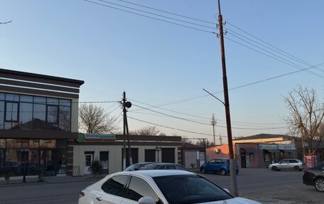 Toyota Camry, 2018 год, 2 000 000 рублей, 5 фотография