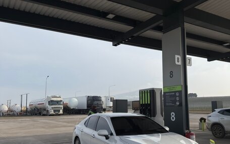 Toyota Camry, 2018 год, 2 000 000 рублей, 4 фотография