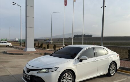 Toyota Camry, 2018 год, 2 000 000 рублей, 2 фотография