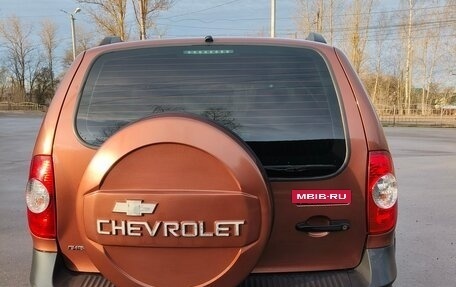 Chevrolet Niva I рестайлинг, 2018 год, 850 000 рублей, 5 фотография