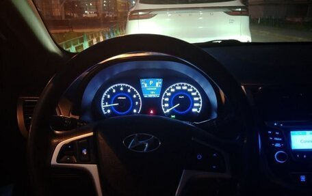 Hyundai Solaris II рестайлинг, 2013 год, 975 000 рублей, 16 фотография