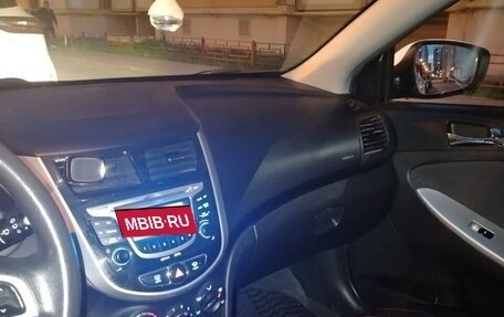 Hyundai Solaris II рестайлинг, 2013 год, 975 000 рублей, 17 фотография