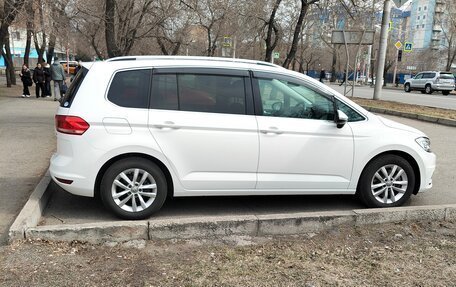Volkswagen Touran III, 2017 год, 1 275 000 рублей, 2 фотография