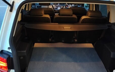 Volkswagen Touran III, 2017 год, 1 275 000 рублей, 14 фотография