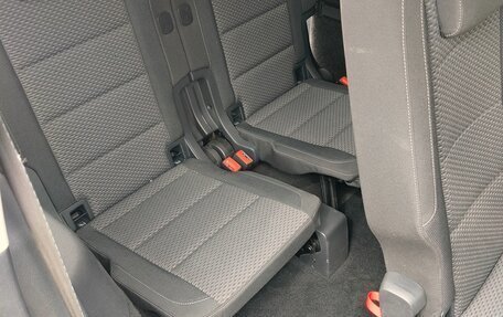 Volkswagen Touran III, 2017 год, 1 275 000 рублей, 6 фотография