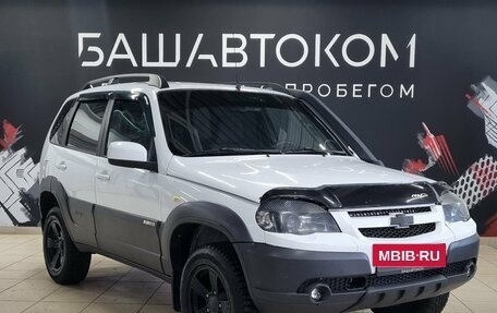 Chevrolet Niva I рестайлинг, 2017 год, 670 000 рублей, 3 фотография