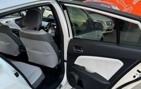 Toyota Prius IV XW50, 2019 год, 2 850 000 рублей, 11 фотография