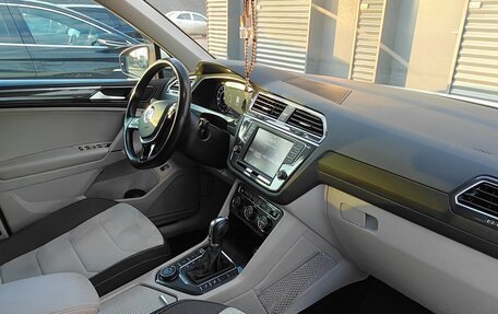 Volkswagen Tiguan II, 2017 год, 2 150 000 рублей, 3 фотография