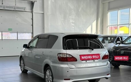 Toyota Ipsum II, 2005 год, 699 000 рублей, 2 фотография