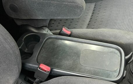 Toyota Ipsum II, 2005 год, 699 000 рублей, 16 фотография