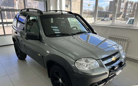 Chevrolet Niva I рестайлинг, 2016 год, 690 000 рублей, 3 фотография