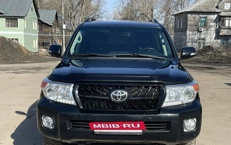 Toyota Land Cruiser 200, 2014 год, 3 100 000 рублей, 2 фотография