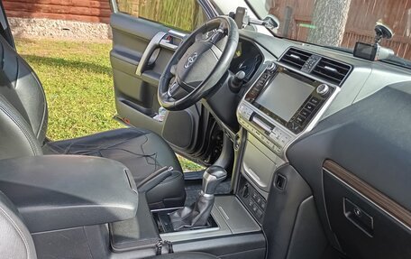 Toyota Land Cruiser Prado 150 рестайлинг 2, 2019 год, 4 950 000 рублей, 6 фотография