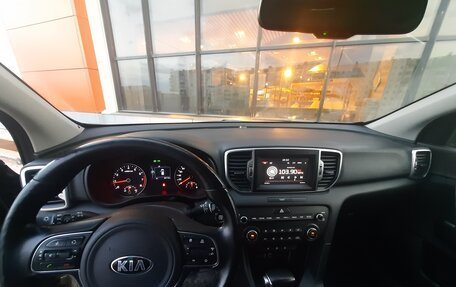 KIA Sportage IV рестайлинг, 2018 год, 1 900 000 рублей, 11 фотография