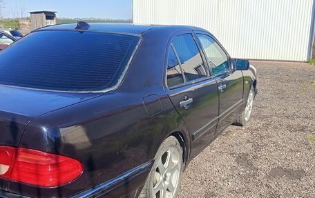 Mercedes-Benz E-Класс, 1996 год, 230 000 рублей, 3 фотография