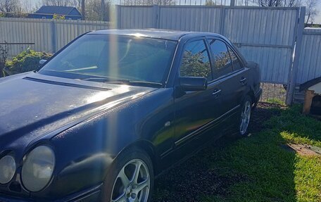Mercedes-Benz E-Класс, 1996 год, 230 000 рублей, 2 фотография