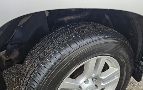 Toyota Land Cruiser Prado 150 рестайлинг 2, 2011 год, 2 850 000 рублей, 6 фотография