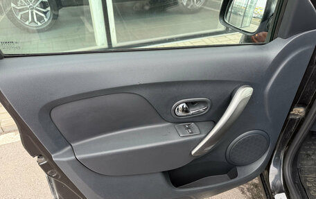 Renault Logan II, 2016 год, 695 000 рублей, 14 фотография