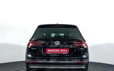 Volkswagen Tiguan II, 2018 год, 2 397 000 рублей, 6 фотография