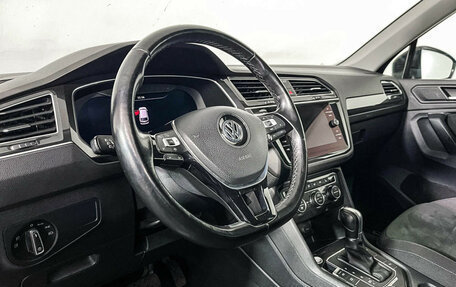 Volkswagen Tiguan II, 2018 год, 2 397 000 рублей, 13 фотография