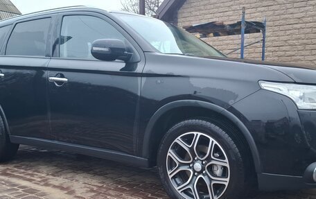 Mitsubishi Outlander III рестайлинг 3, 2014 год, 1 750 000 рублей, 1 фотография