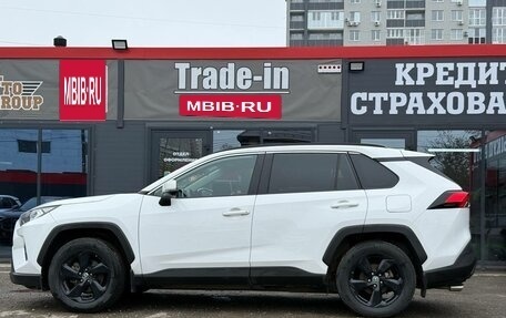 Toyota RAV4, 2020 год, 3 220 000 рублей, 7 фотография